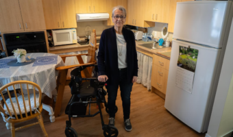 Logements inadaptés : des personnes en situation de handicap interpellent Québec